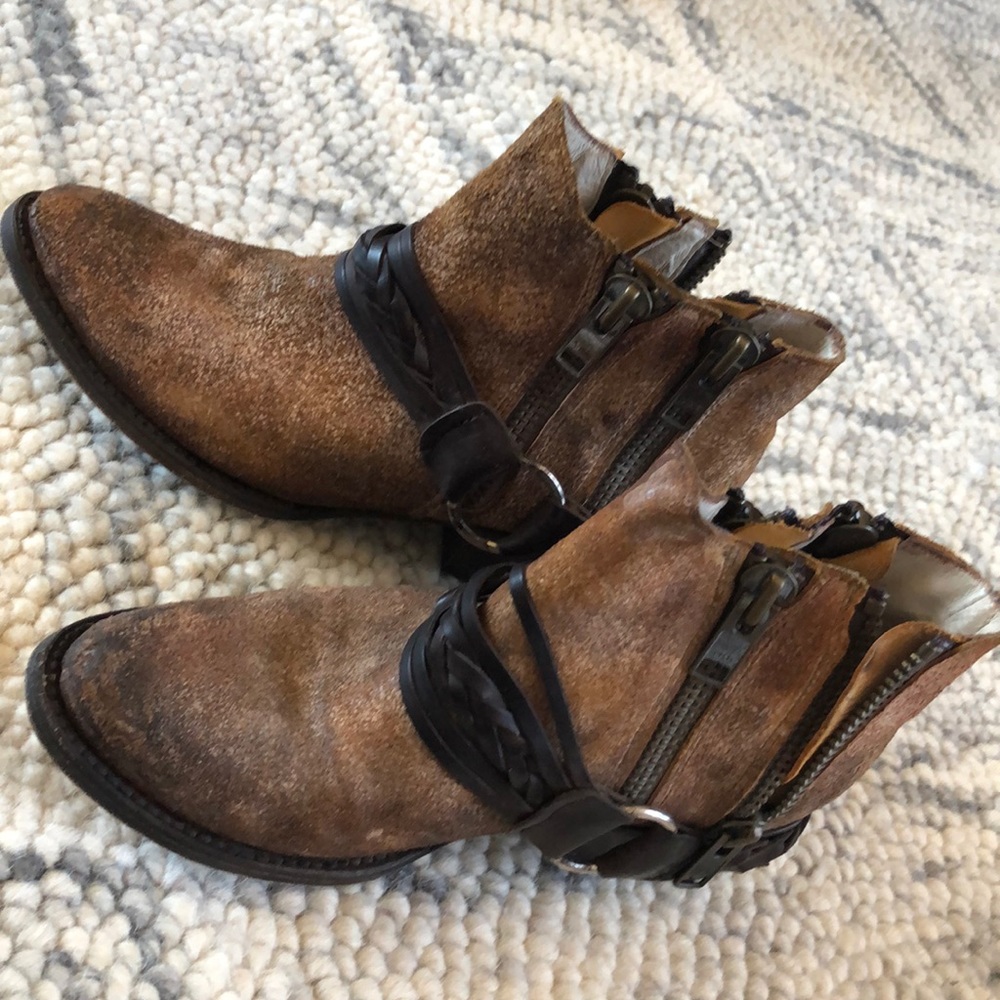 Free Birds by Steve Madden